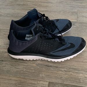 Nike men’s fitsole sneakers size 14